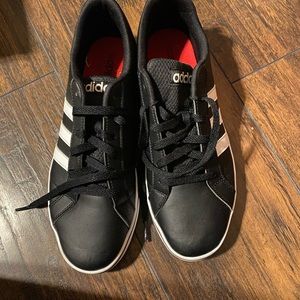 Men’s tennis shoes